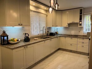Fridge, microwave, oven, stovetop - 4 bedroom villa own pool/garden 6 min drive to La Cala de Mijas. Sleeps 8. (AN)