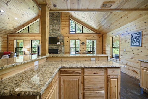 Family Retreat Near Beavers Bend - Hot Tub, Fire Pit, Pet-Friendly, Sleeps 9