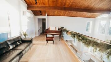 House, Private Bathroom, Ocean View (Mervue Estate)