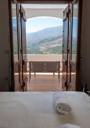 3 makuuhuonetta, silitysrauta/-lauta, vauvan matkasänky, ilmainen Wi-Fi