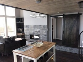 House, Private Bathroom, Ocean View (Lookout) | Interior