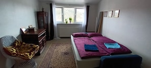 9 bedrooms, desk, iron/ironing board, free WiFi
