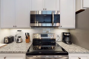 Fridge, microwave, oven, stovetop - 400 Ocean King Suite 2201 2nd Floor (Saint Simons Island)