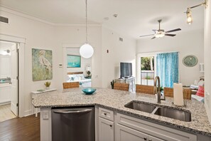 1 bedroom, free WiFi, bed sheets - One bedroom condo w/ pool in the SSI Village area unit 2100 First Floor (St Simons Island)