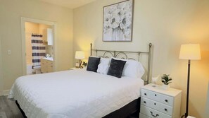 3 habitaciones, tabla de planchar con plancha, wifi y ropa de cama 