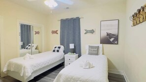 6 bedrooms, iron/ironing board, WiFi, bed sheets