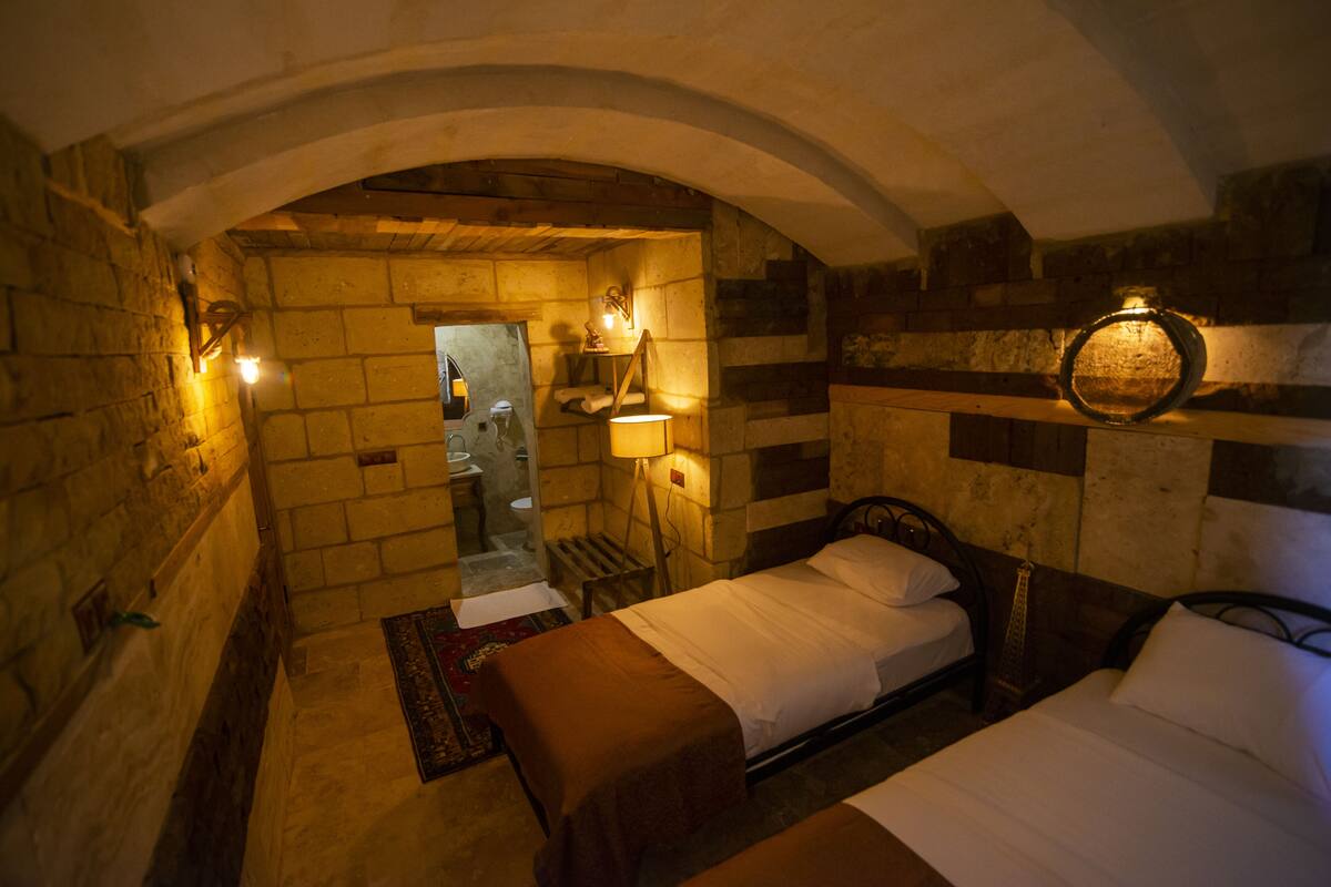 Hypo-allergenic bedding, Select Comfort beds, desk, free WiFi