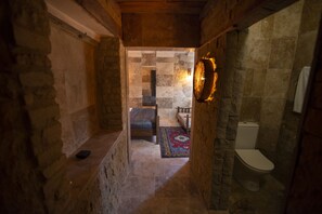 Standard Room | Bathroom | Shower, rainfall showerhead, hair dryer, bathrobes - The Cave House (Ürgüp)