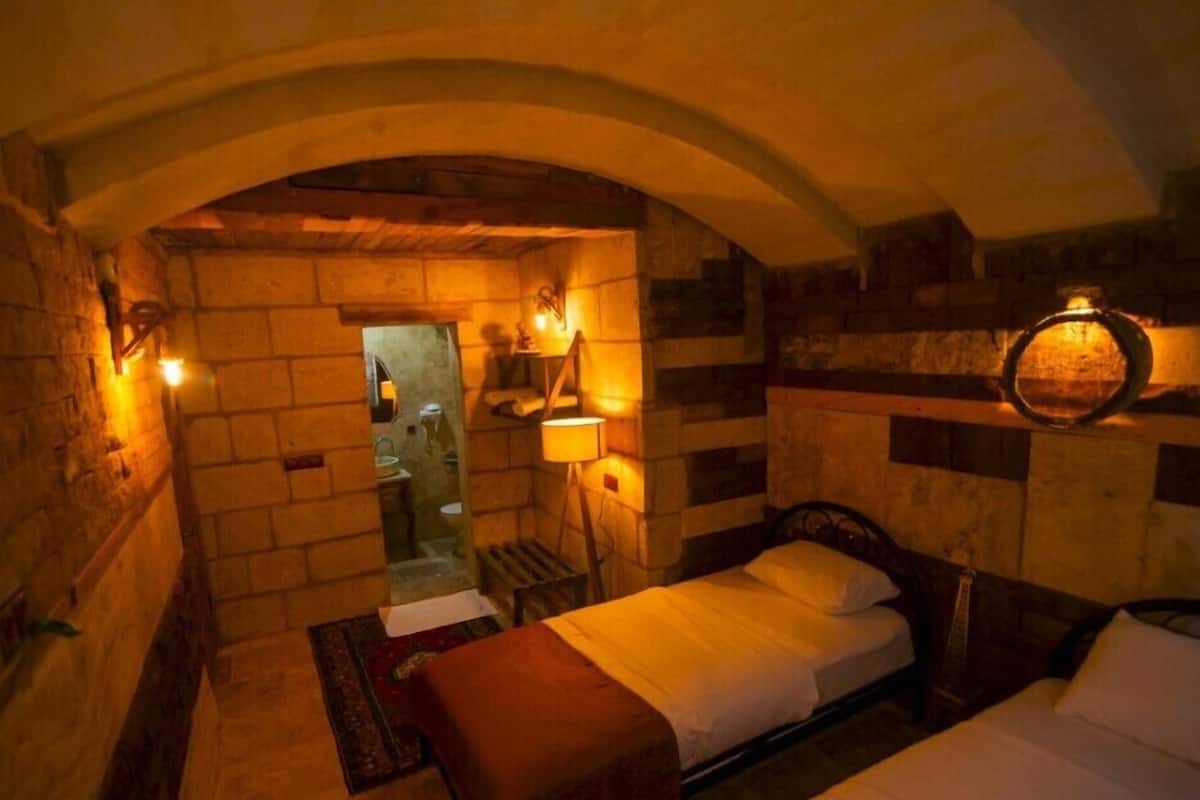 Hypo-allergenic bedding, Select Comfort beds, desk, free WiFi