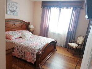 5 Schlafzimmer, Bügeleisen/Bügelbrett, kostenloses WLAN, Bettwäsche