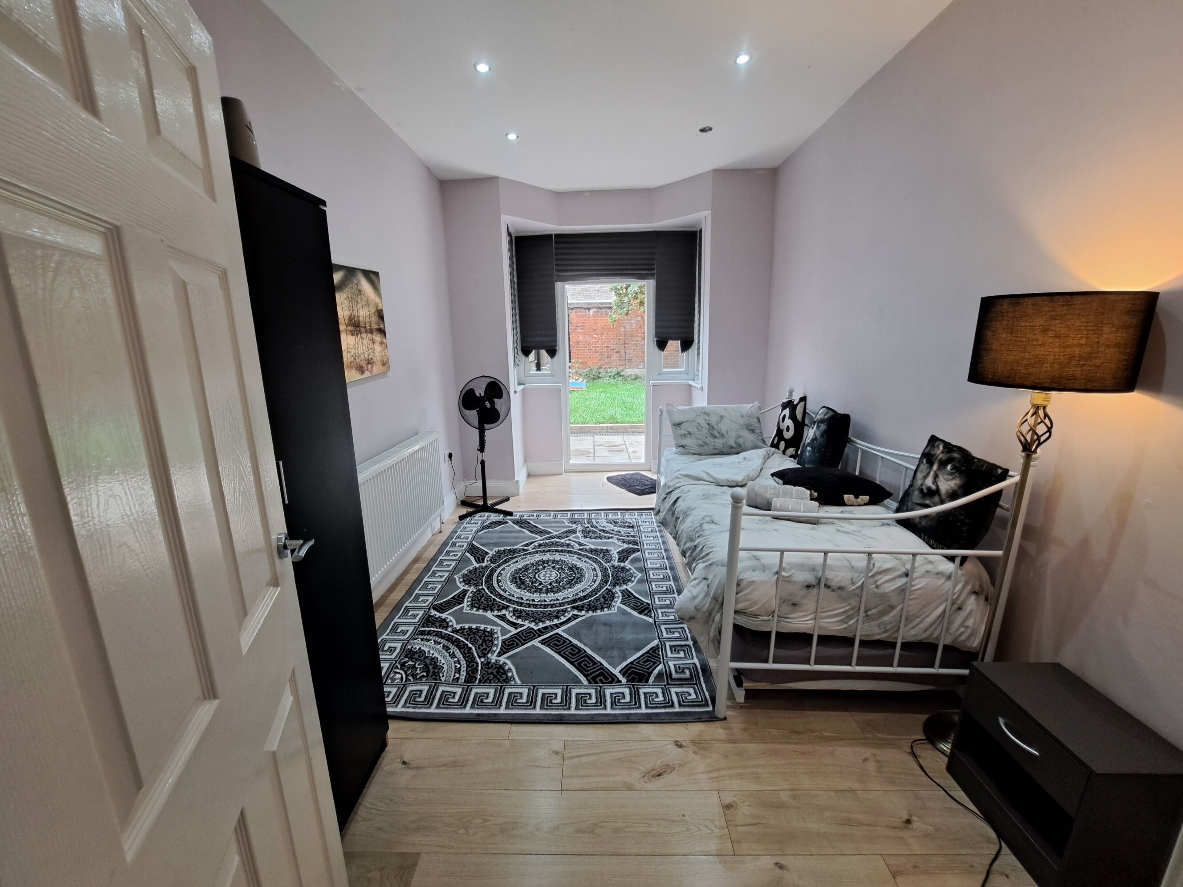 Privet Apartment With 2 Bedrooms For Relaxing Escape In Eastham Near Centralpark - イルフォード