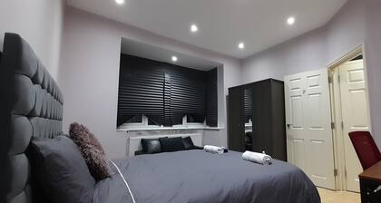 Privet apartment with 2 bedrooms for relaxing escape in EastHam near CentralPark
