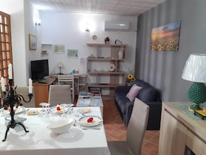 Fernseher, Tischfußball