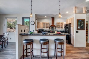 冰箱、微波炉、烤箱、炉灶