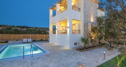 Villa with private pool in Tsilivi