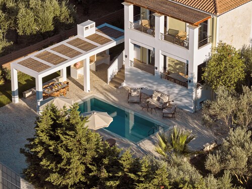 Villa with private pool in Tsilivi