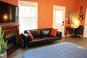 1 bedroom, desk, iron/ironing board, free WiFi