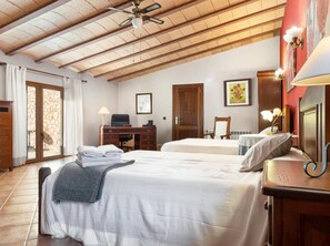 5 Schlafzimmer, Bügeleisen/Bügelbrett, Internetzugang, Bettwäsche