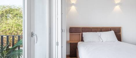 1 bedroom, desk, iron/ironing board, Internet