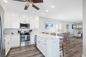 冰箱、微波炉、烤箱、炉灶