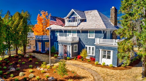 Great Location| Walk to Main Street| Large Groups