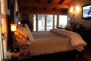 4 bedrooms, desk, iron/ironing board, free WiFi