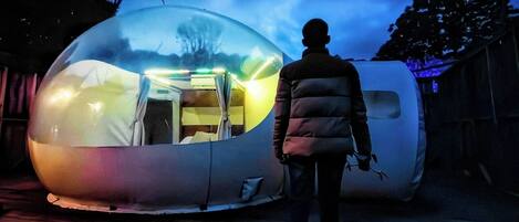 Didekorasi berbeda-beda dan dilengkapi dengan perabotan berbeda-beda