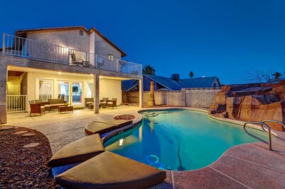 Beautiful 4bedroom,3bath ,5bed,2 sleep sofa,10 min Downtown,Pool,Hot Tub! Game !