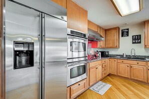 Fridge, microwave, coffee/tea maker, ice maker