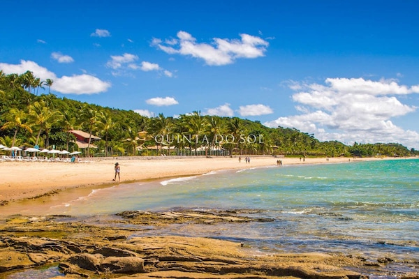 Beach nearby, white sand, 5 beach bars