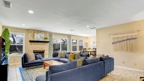 Smart TV, fireplace, Netflix, Hulu - Heathrow xxxxxxxxxxx (Austin)