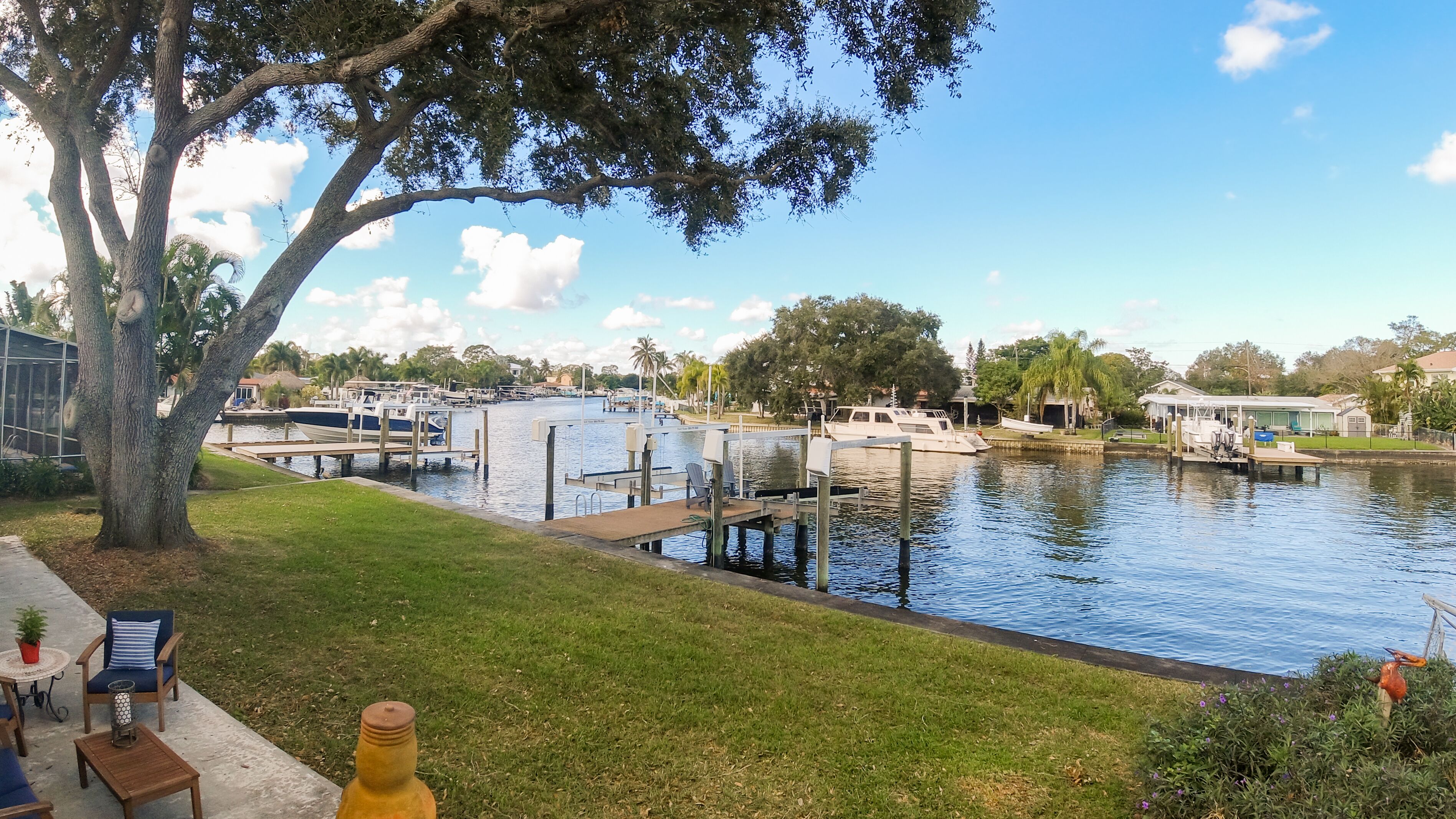 Beautiful Water Front , Boat lift 5 min to downtown St. Petersburg FL Near Beach