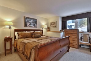 1 slaapkamer, een strijkplank/strijkijzer, reisbedje, wifi