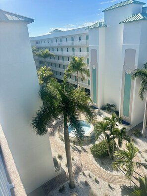 Exterior - Right on the beach. Relax and unwind in this top floor resort suite sleeps 6 max (Treasure Island)