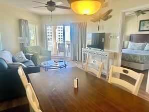 TV - Right on the beach. Relax and unwind in this top floor resort suite sleeps 6 max (Treasure Island)