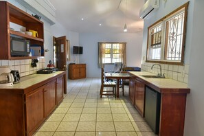 Fridge, microwave, electric kettle, toaster - In the heart of West End, Roatan - Mariposa Lodge - Unit 3 (West End)