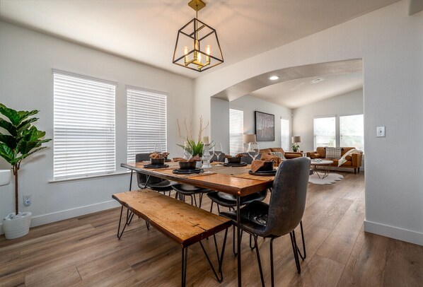 Dining - Private Hilltop Beauty in a Rural Setting (Lake Elsinore)