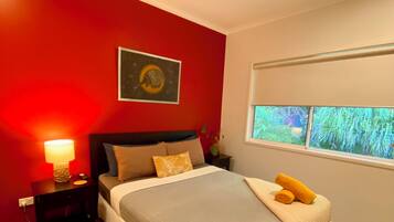 4 bedrooms, iron/ironing board, free WiFi, bed sheets