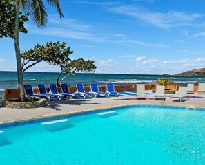 Outdoor pool, open 8:00 AM to 8:00 PM, pool loungers - Grapetree Bay Hotel & Villas (Christiansted)