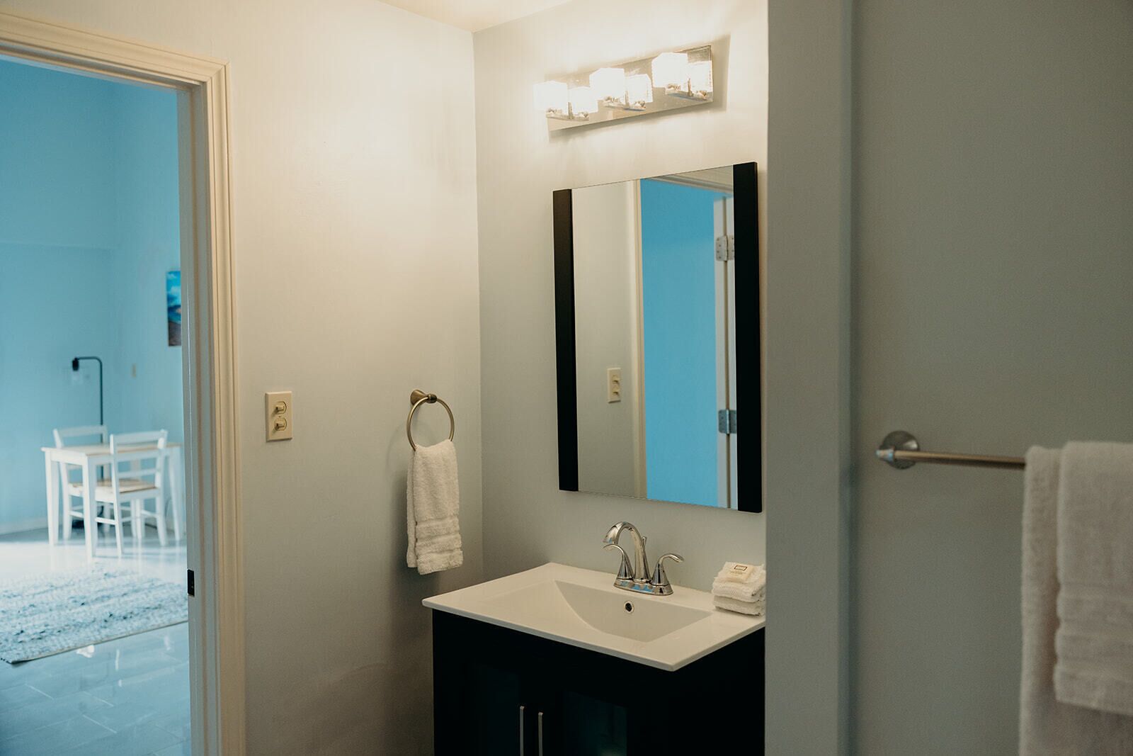 superior room, 1 king bed, ocean view | bathroom | shower, hair dryer, towels