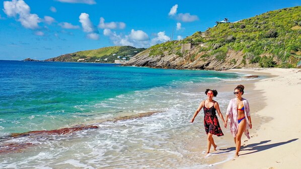 On the beach, sun-loungers, beach towels, beach massages - Grapetree Bay Hotel & Villas (Christiansted)