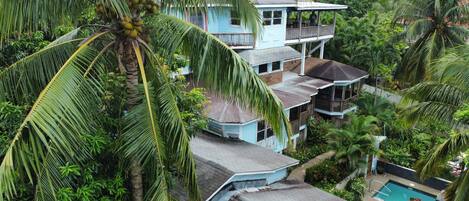 المنشأة من الخارج