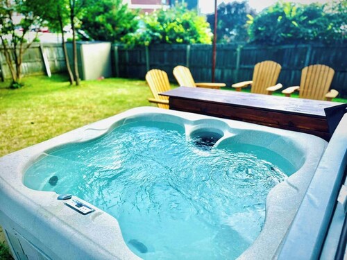 Relaxing Hot Tub | S’mores Fire Pit | Garage