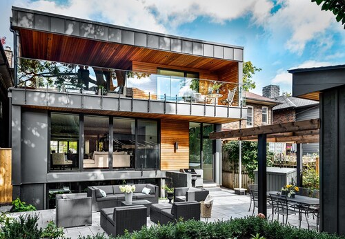 Award-winning 4 Bedroom Residence in mid-town
