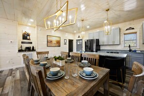 Dining - Game Room, Hot Tub, & Amazing Views at Serenity! 8 Mins easy drive to downtown! (Gatlinburg)