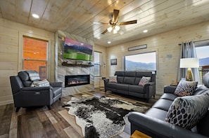 Smart TV, fireplace, video games - Game Room, Hot Tub, & Amazing Views at Serenity! 8 Mins easy drive to downtown! (Gatlinburg)