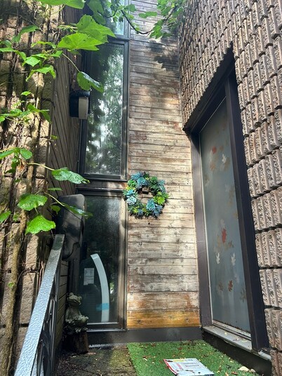 Cozy retreat, golden location - 24/7 private lake access & amazing views!