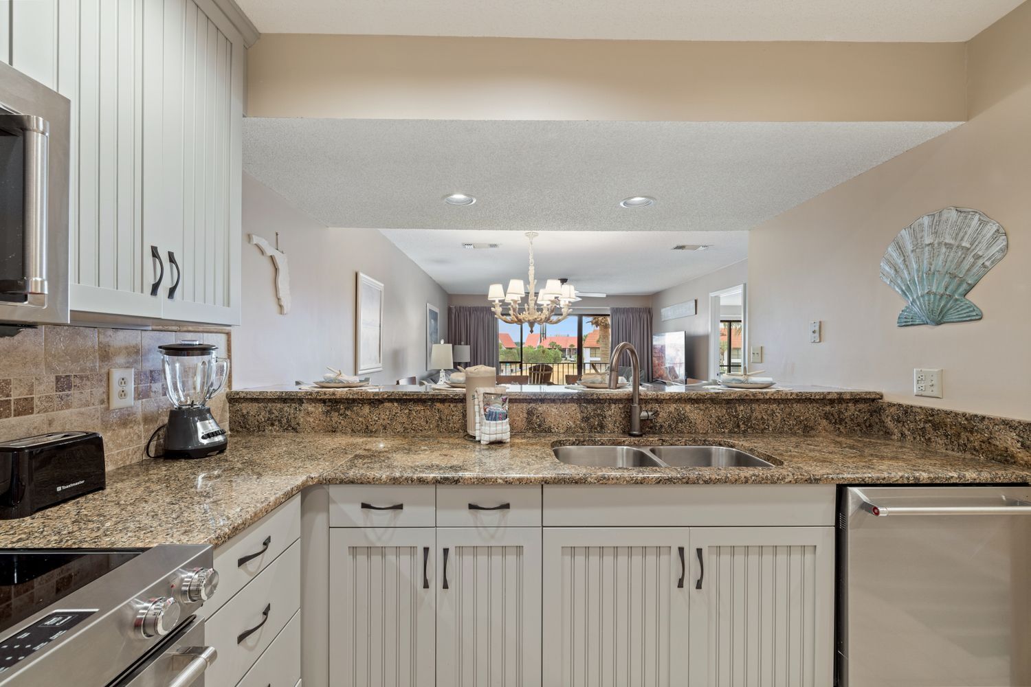 雪櫃、微波爐、焗爐、爐具