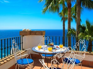 Outdoor dining - Stunning private villa for 8 people with WIFI, A/C, private pool, TV and terrace (Torrox)