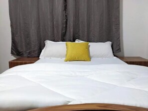 1 habitación, escritorio, tabla de planchar con plancha y wifi gratis 